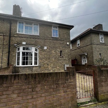 Good Priced Single Rooms In Sherperds Bush London Bagian luar foto
