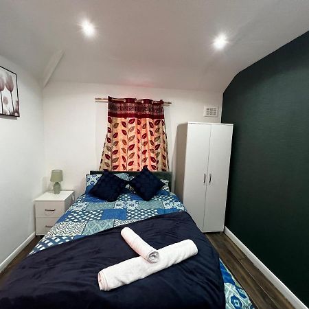 Good Priced Single Rooms In Sherperds Bush London Bagian luar foto