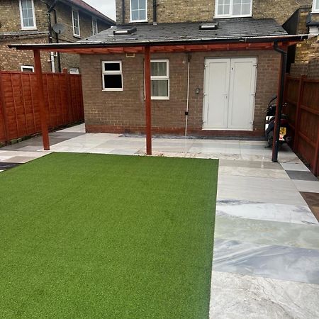 Good Priced Single Rooms In Sherperds Bush London Bagian luar foto
