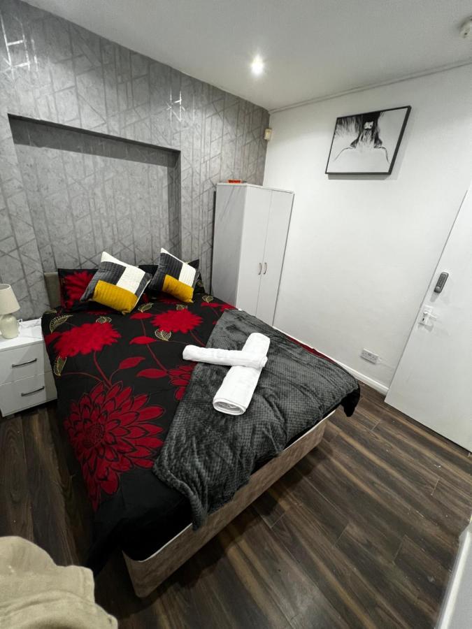 Good Priced Single Rooms In Sherperds Bush London Bagian luar foto
