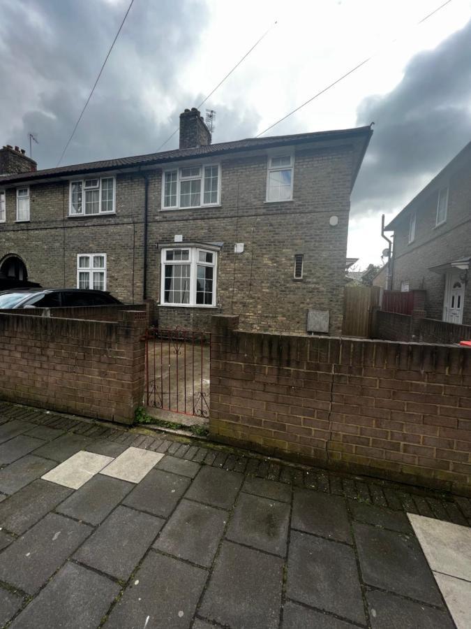 Good Priced Single Rooms In Sherperds Bush London Bagian luar foto