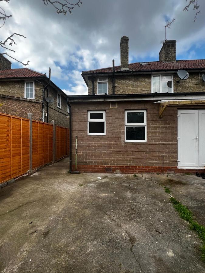 Good Priced Single Rooms In Sherperds Bush London Bagian luar foto
