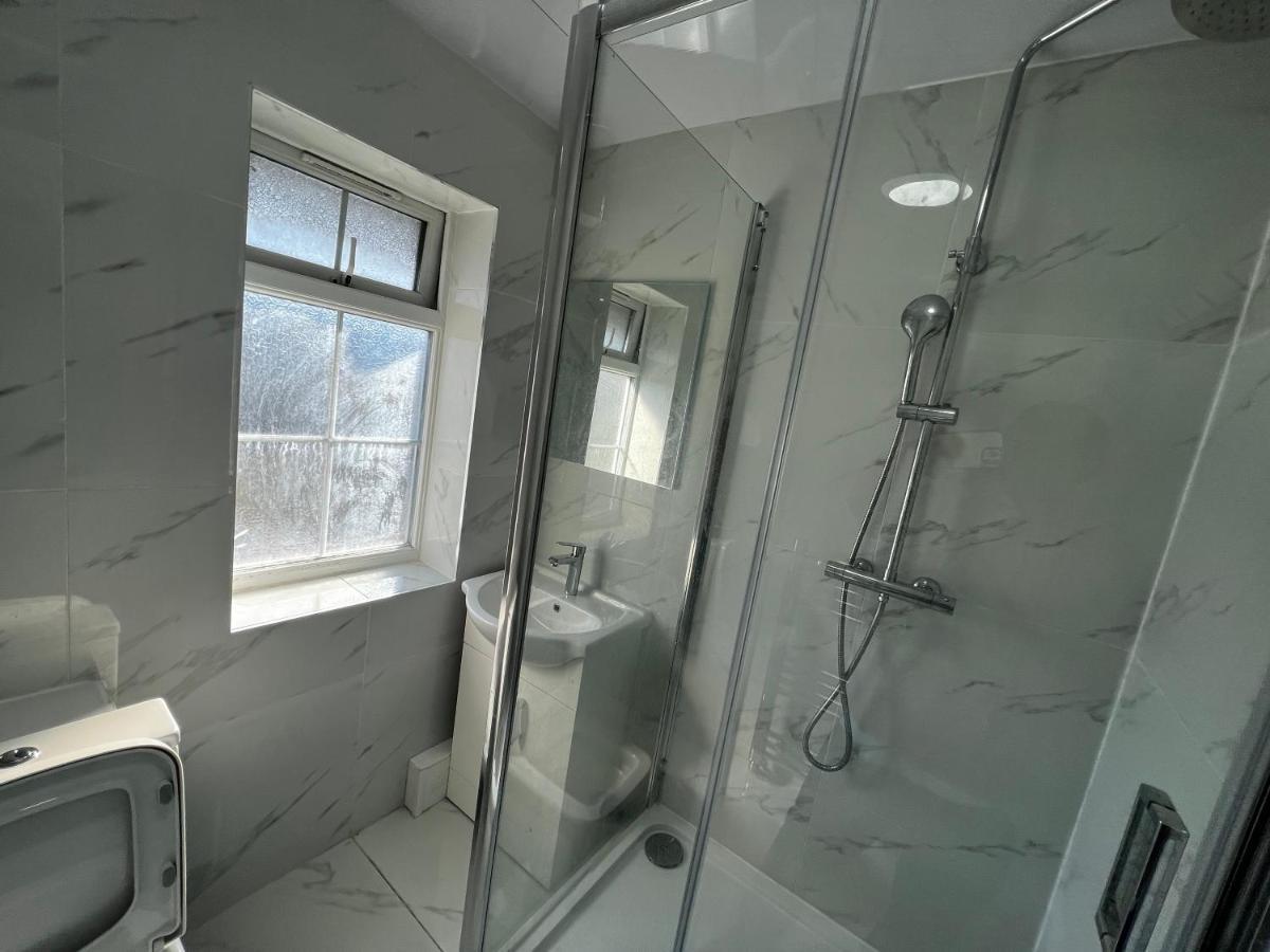 Good Priced Single Rooms In Sherperds Bush London Bagian luar foto
