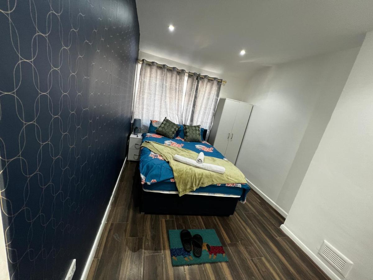 Good Priced Single Rooms In Sherperds Bush London Bagian luar foto