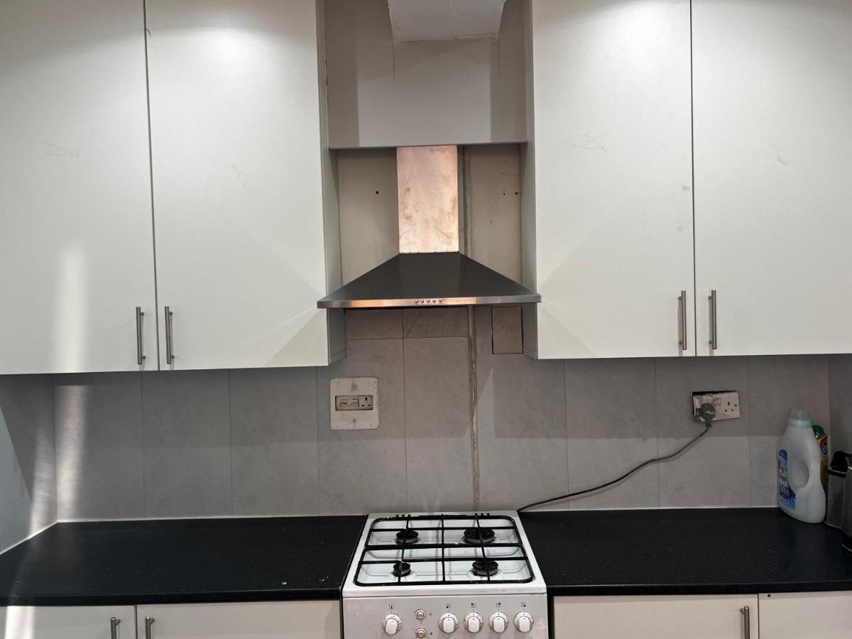 Good Priced Single Rooms In Sherperds Bush London Bagian luar foto